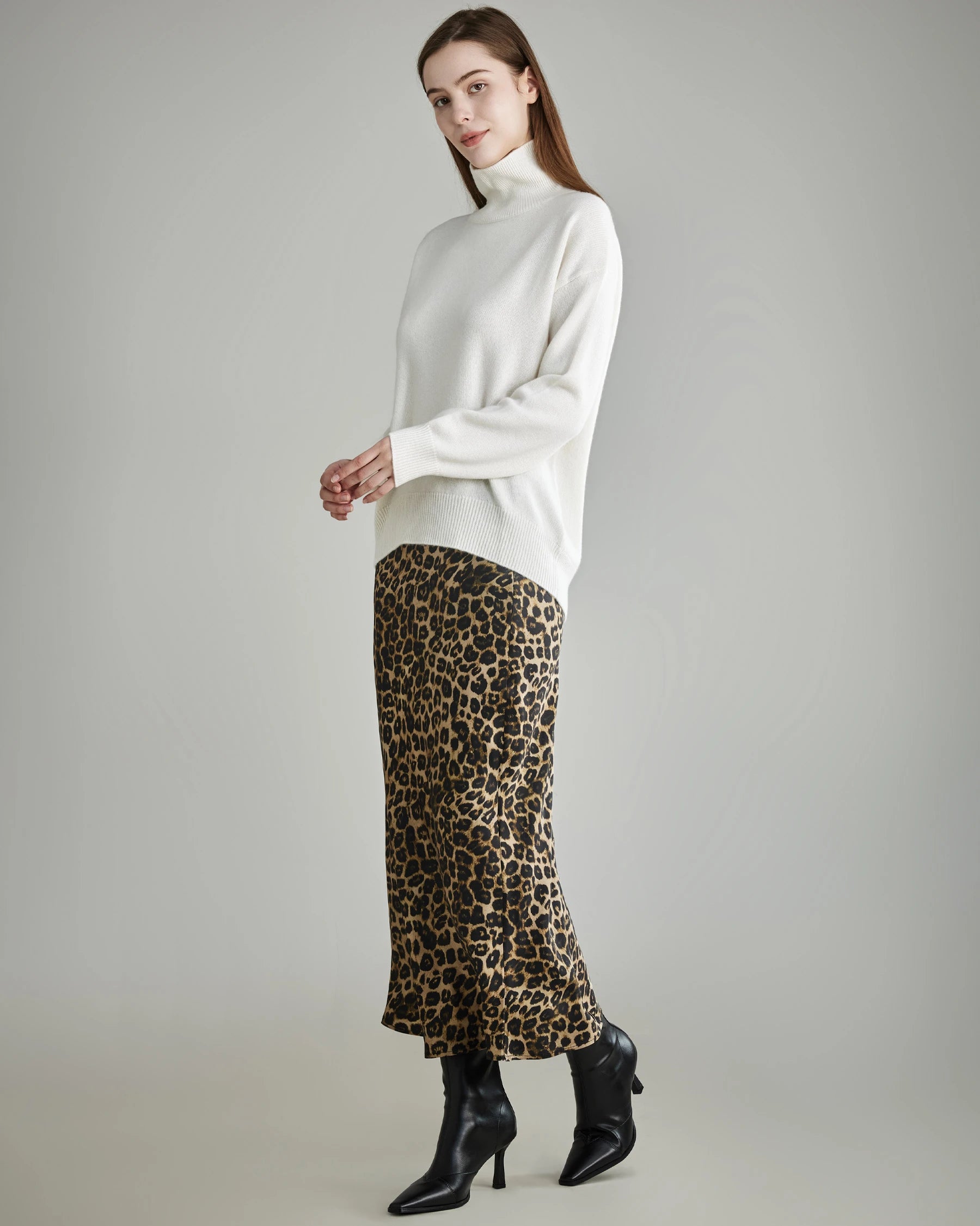 Women's Oversized Turtleneck Cashmere Sweater